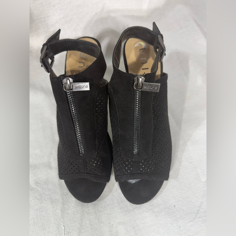 Unisa Black Peep-Toe Ankle Booties with Zipper Size 7